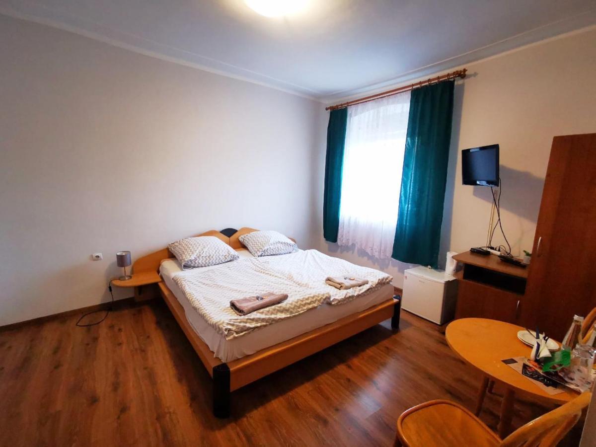 Hotel Stary Ratusz Kostomloty 外观 照片
