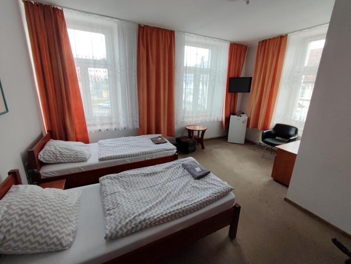Hotel Stary Ratusz Kostomloty 外观 照片